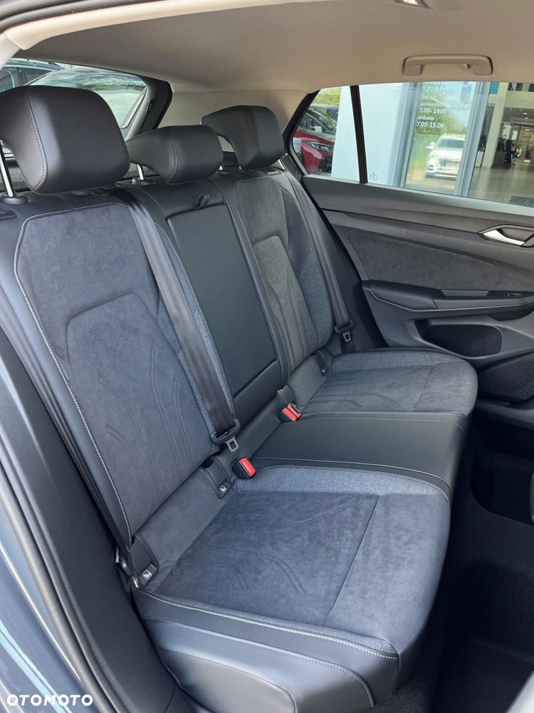 Volkswagen Golf - 8