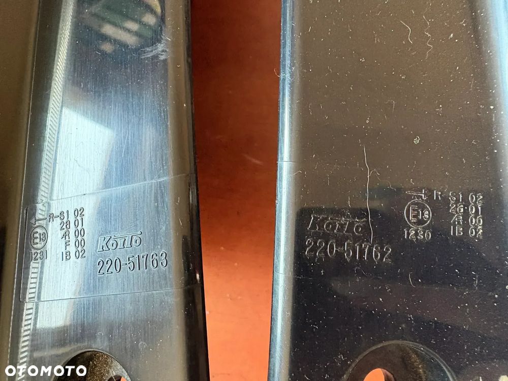 DAIHATSU SIRION LAMPY TYŁ LEWA PRAWA 22051763 22051762 - 4