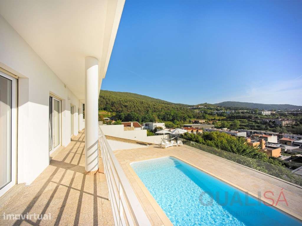 Moradia T5 com piscina, jardim e pomar e com vistas panorâmicas em ... - Grande imagem: 4/46