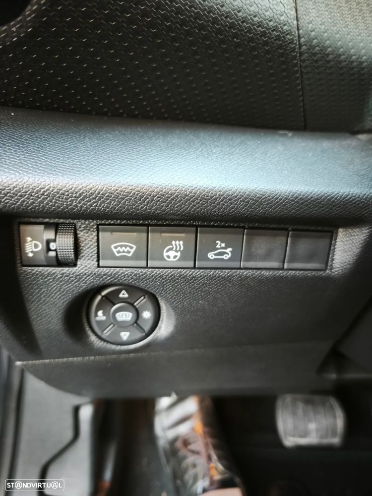 Citroën C4 X PureTech 130 Stop&Start EAT8 SHINE - 8