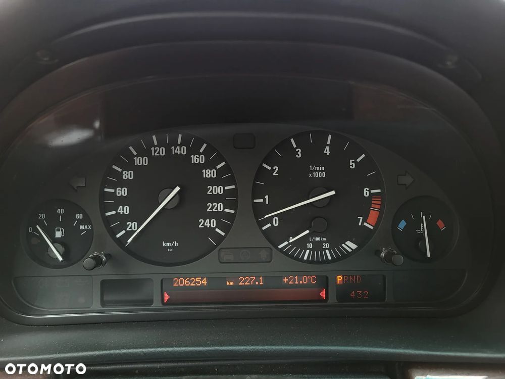 BMW Seria 7 740iL - 26