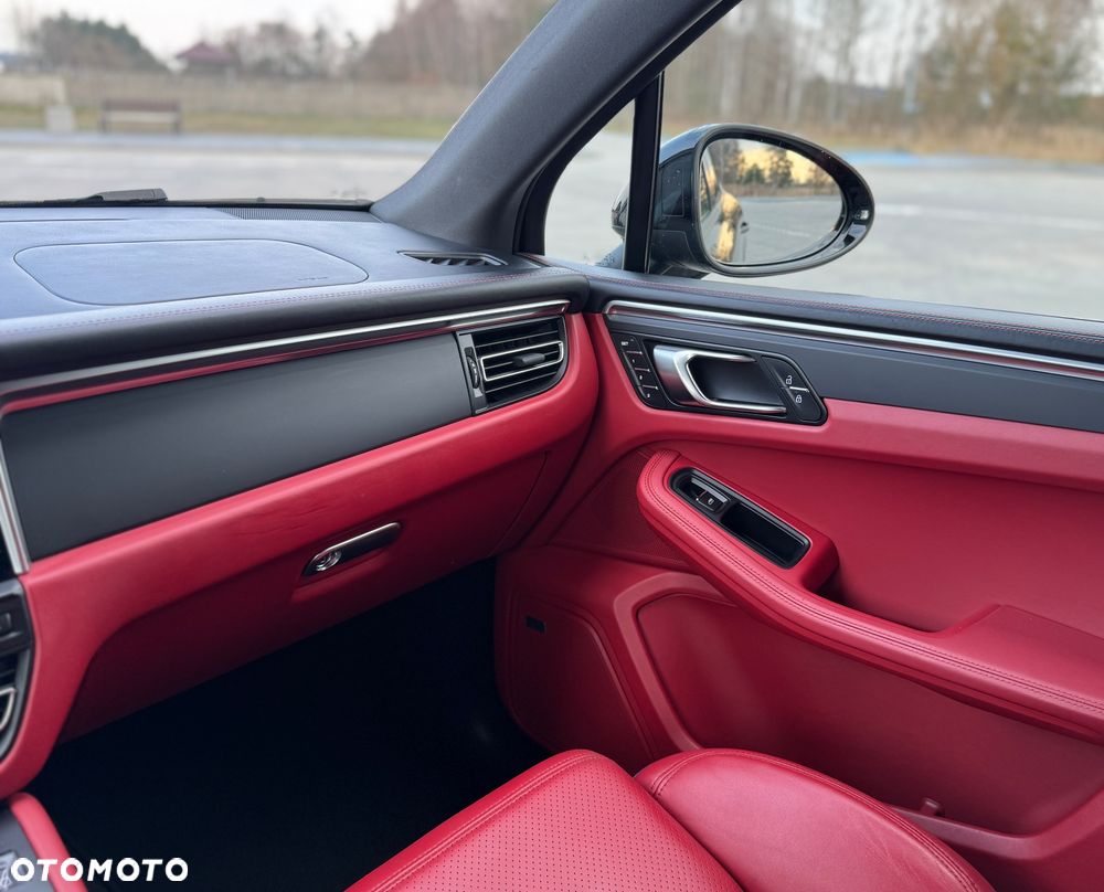 Porsche Macan - 24