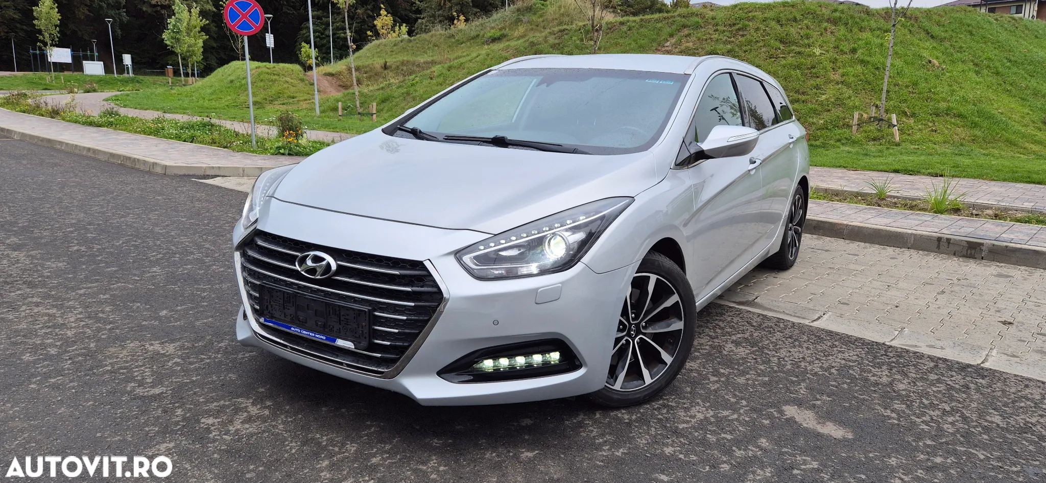Hyundai i40 Kombi 1.7 CRDi DCT Premium - 1
