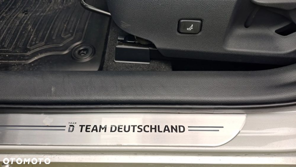 Toyota Corolla 2.0 Hybrid Team Deutschland - 17