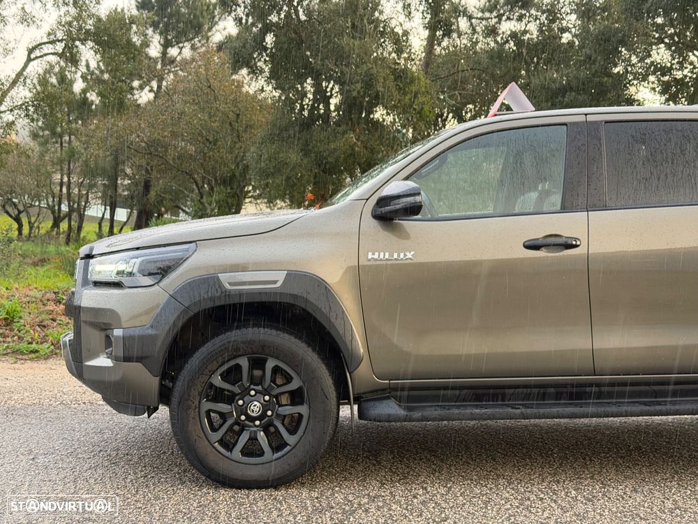 Toyota Hilux 2.8 D-4D 4WD Invincible TA - 2