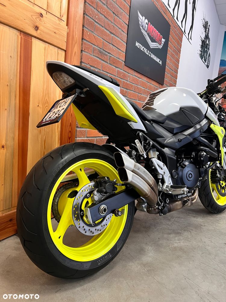 Suzuki GSR - 11