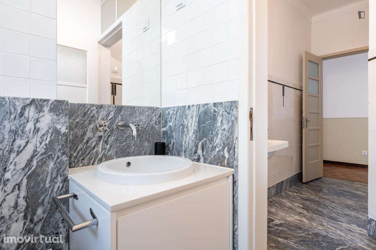 Quarto - localizado em Marquês de Pombal Lisbon - Grande imagem: 3/30