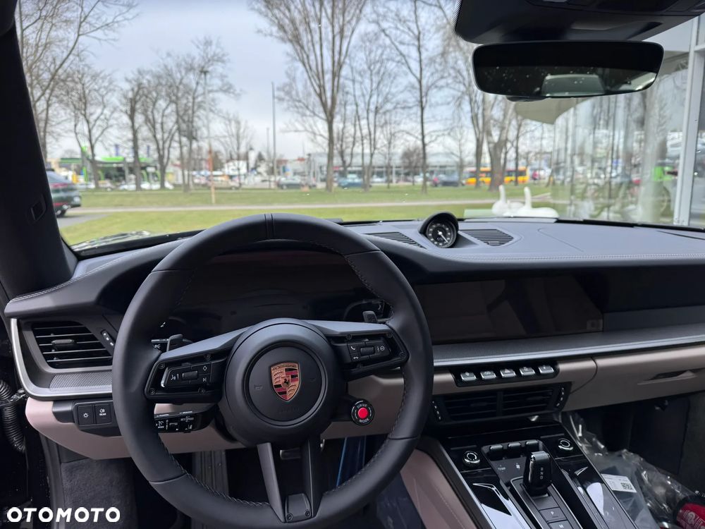 Porsche 911 Carrera 4S - 15