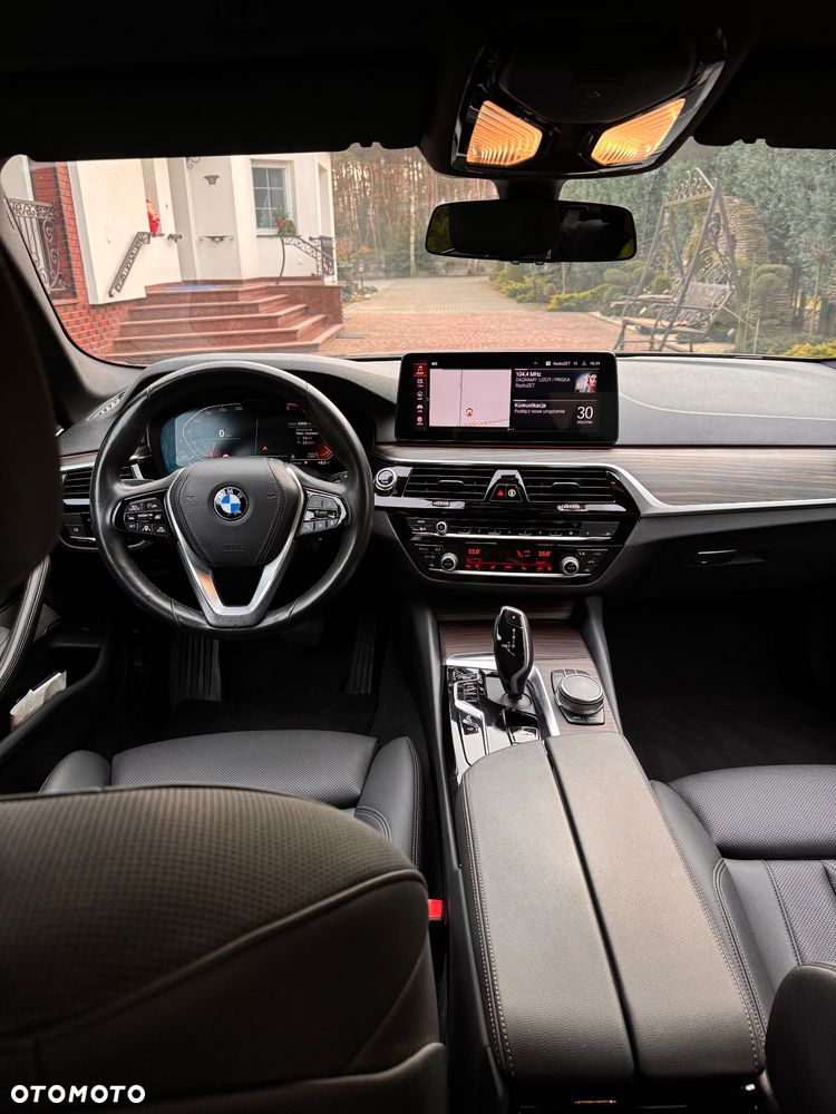 BMW Seria 5 520d xDrive - 13