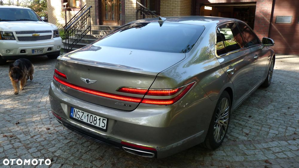 Genesis G90 - 13