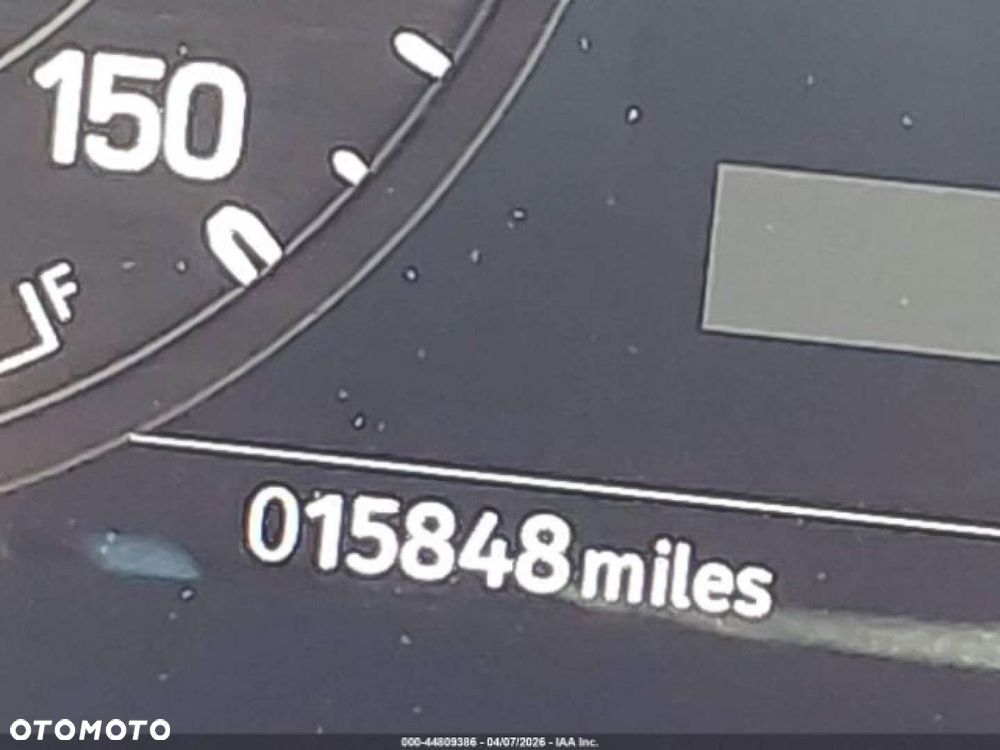 Land Rover Defender - 12