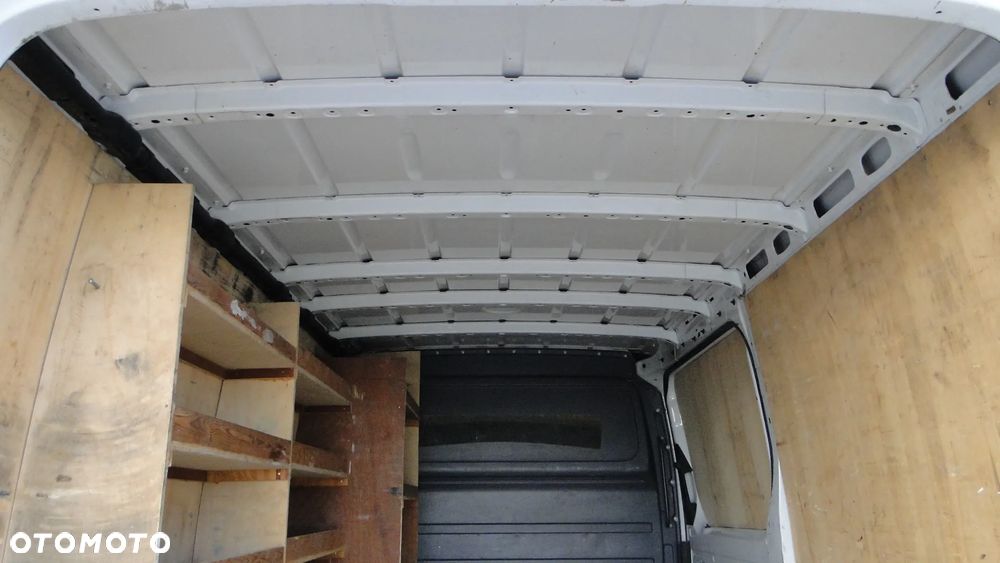 Mercedes-Benz Sprinter - 11