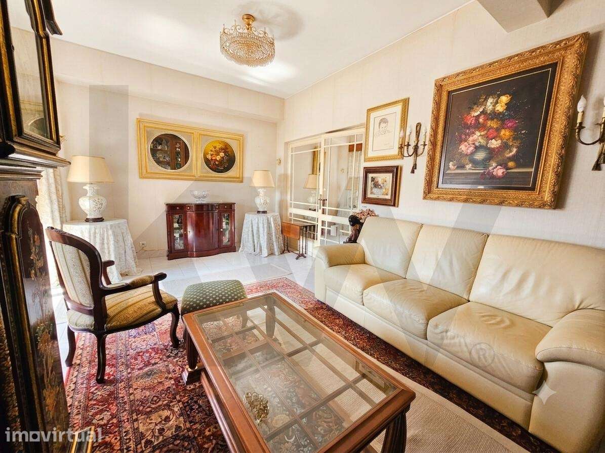 Apartamento T4 espaçoso com vista desafogada na melhor zona dos Olivai - Grande imagem: 4/40