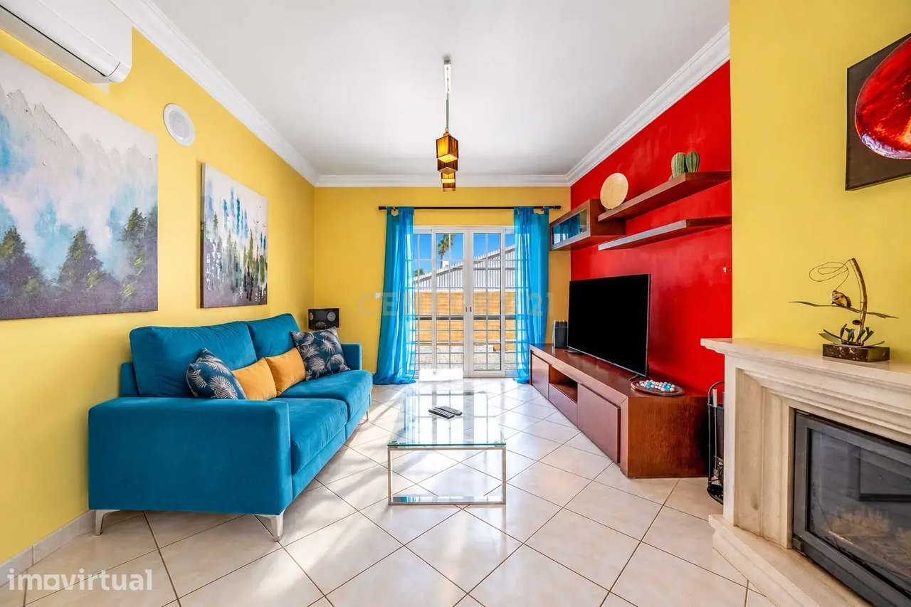 Moradia T4 com piscina, jacuzzi e garagem em Vale Pedras, Albufeira - Grande imagem: 5/32