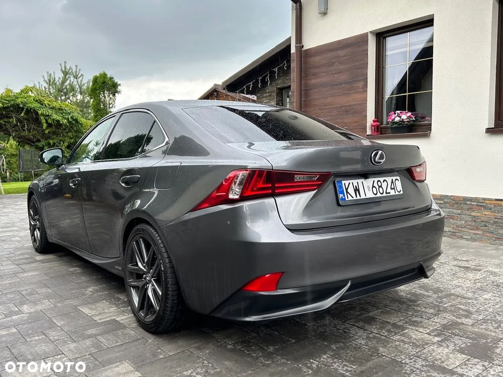 Lexus IS 300h F Sport - 9