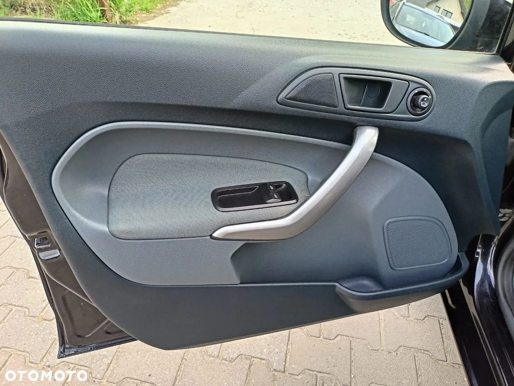 Ford Fiesta 1.25 Trend - 12