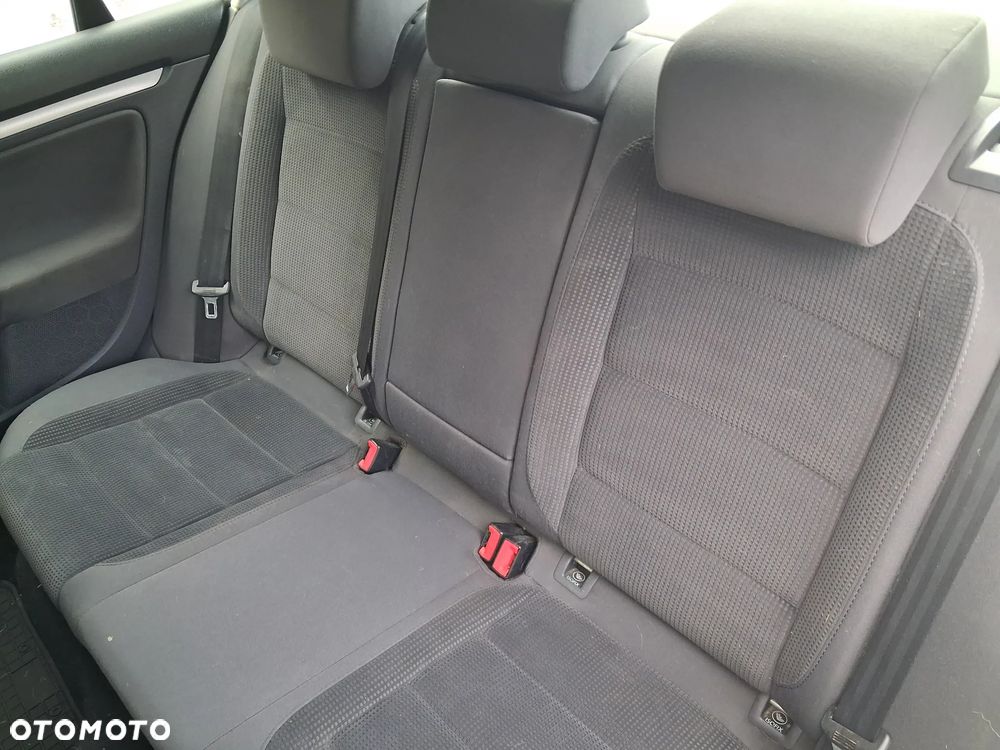 Volkswagen Jetta 1.9 TDI DPF Trendline BlueMotion - 10