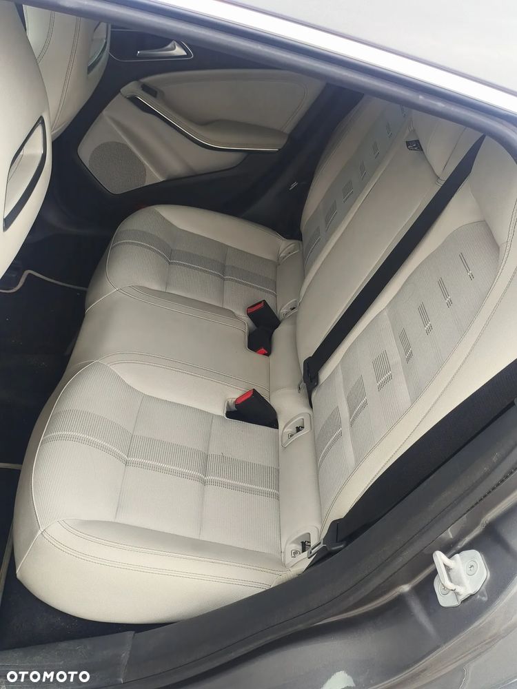 Mercedes-Benz CLA 180 - 6