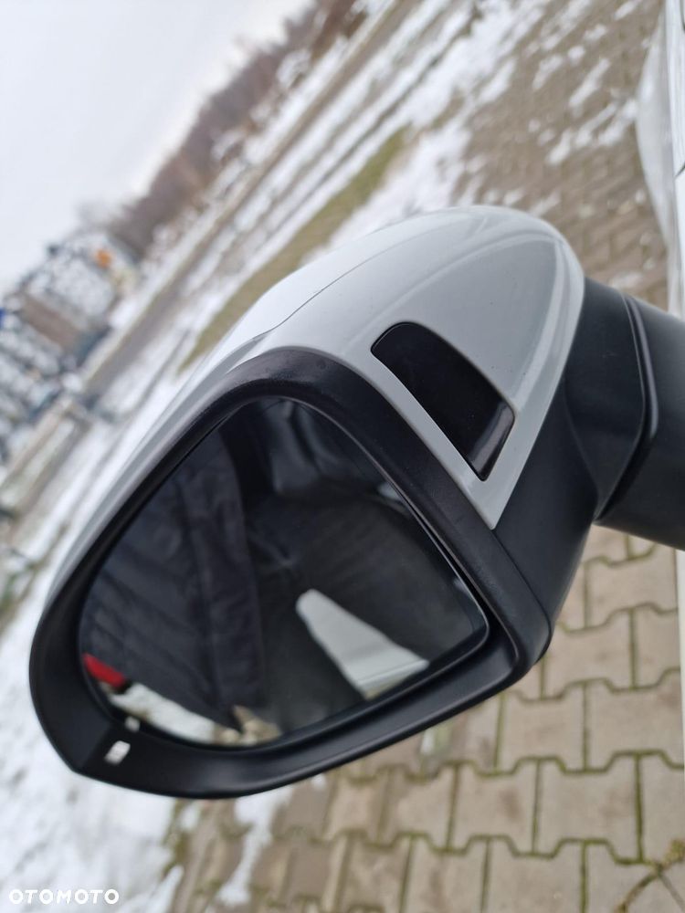 Volkswagen Passat - 12