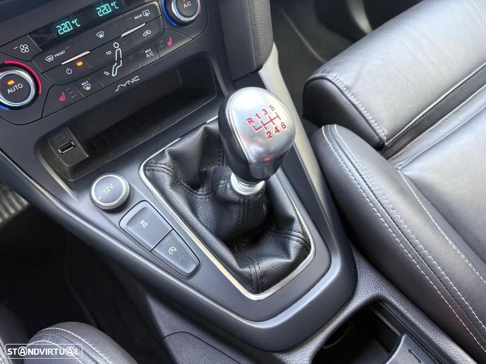 Ford Focus 2.0 EcoBoost ST c/ Pack Pele Desportiva - 54