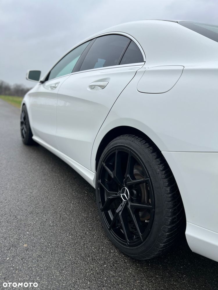 Mercedes-Benz CLA 250 4Matic 7G-DCT - 5