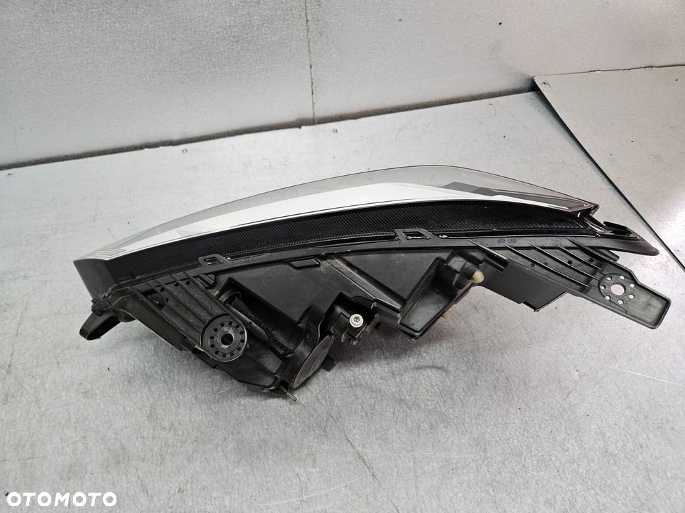 Dacia Sandero III Lampa przód - 2