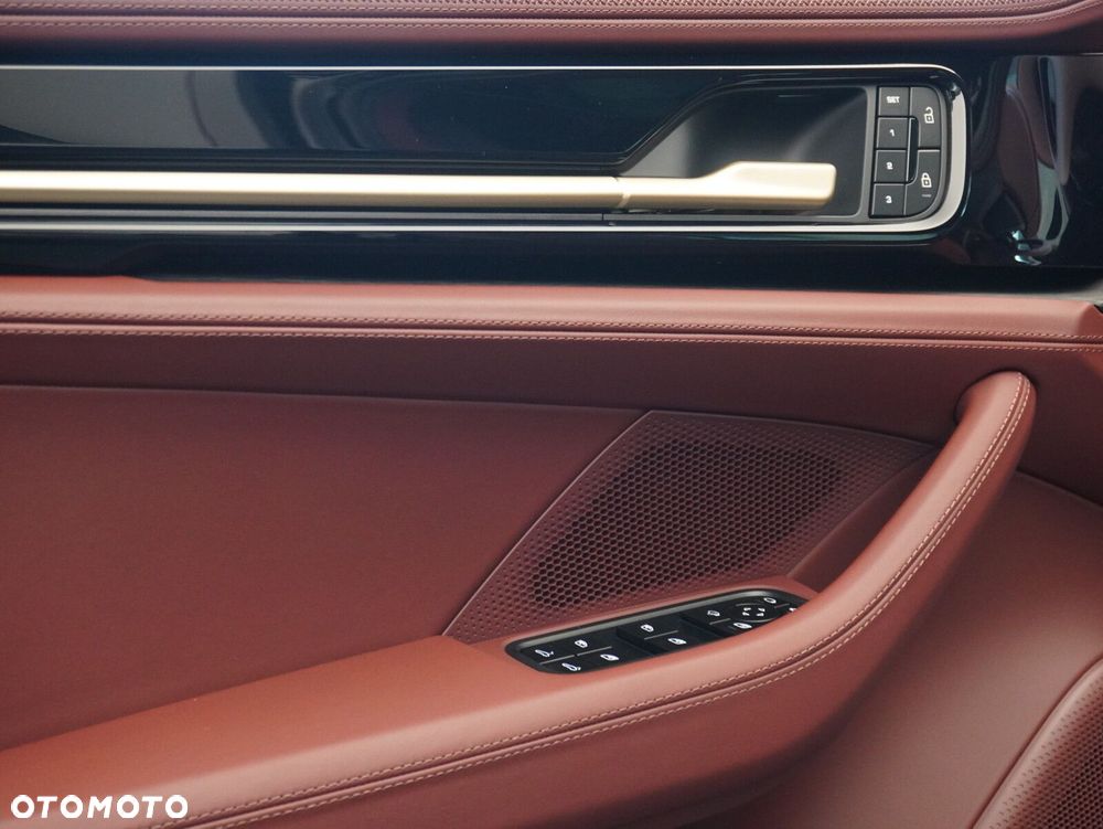 Porsche Panamera 4 - 22