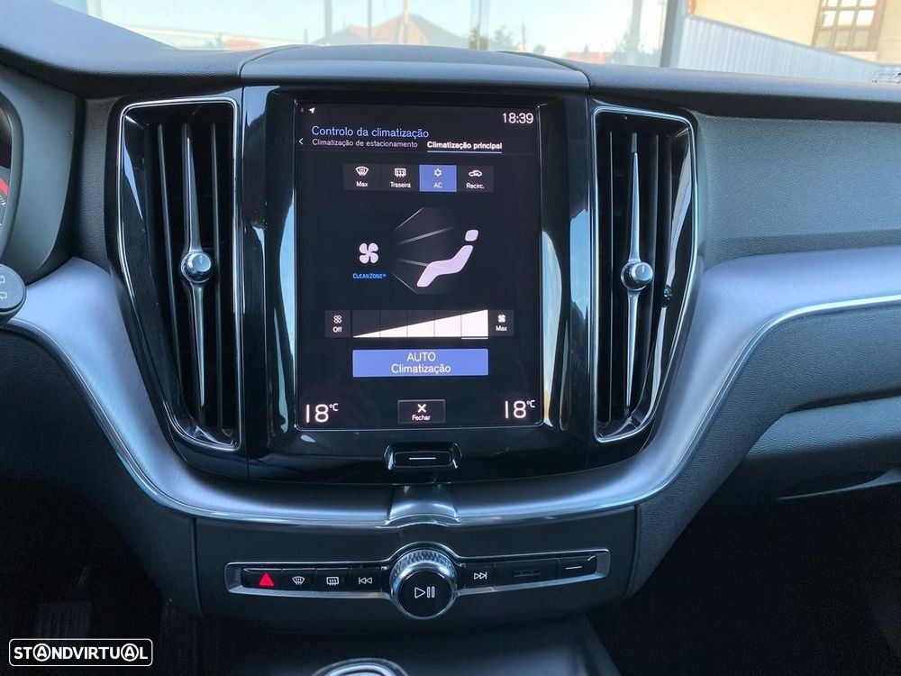 Volvo XC 60 2.0 D4 Momentum Plus - 24