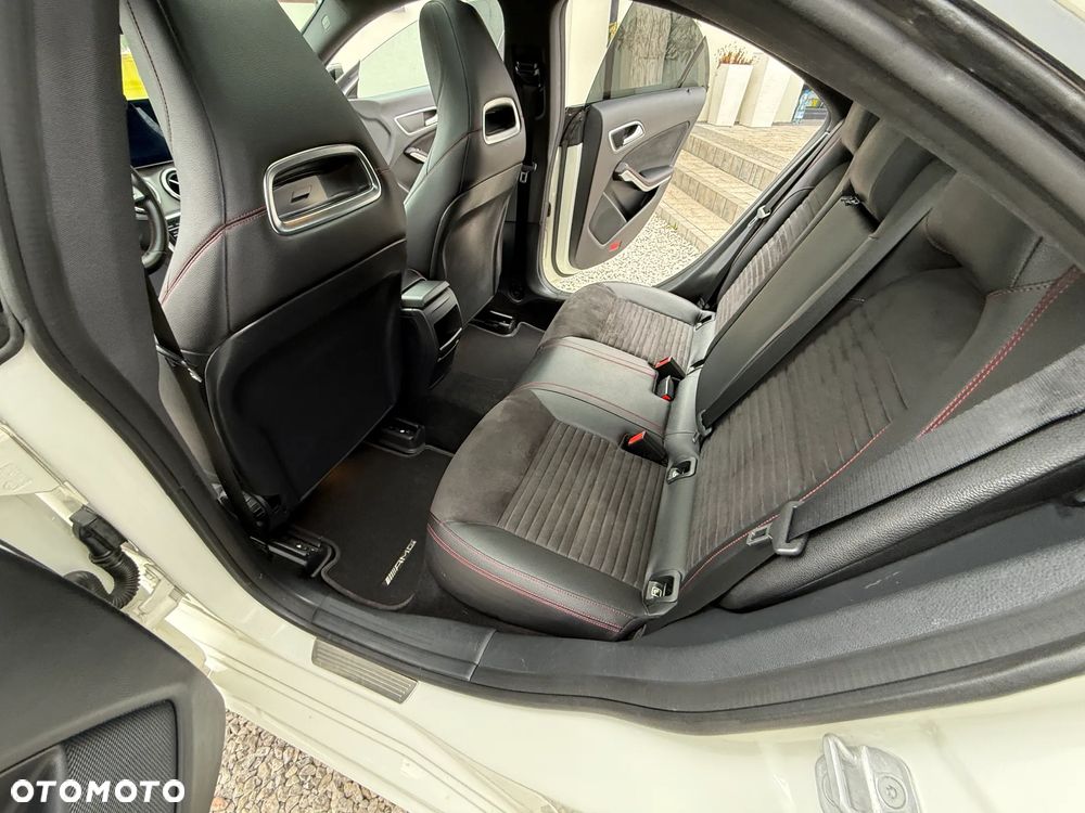 Mercedes-Benz CLA 180 AMG Line - 26