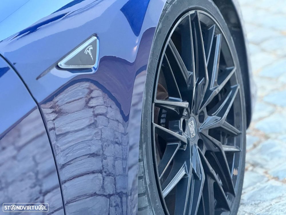 Tesla Model S - 9
