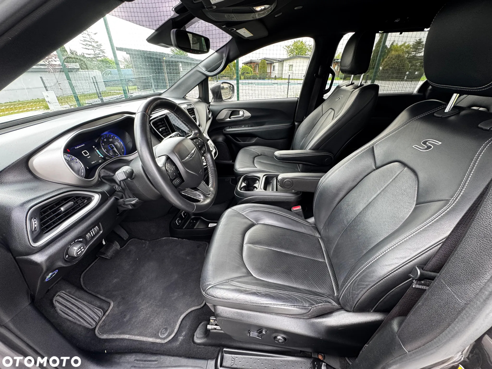 Chrysler Pacifica - 22