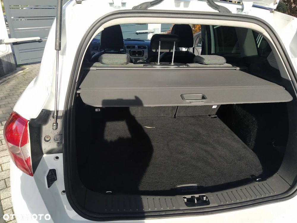 Ford Kuga 2.0 TDCi 2x4 Titanium - 24