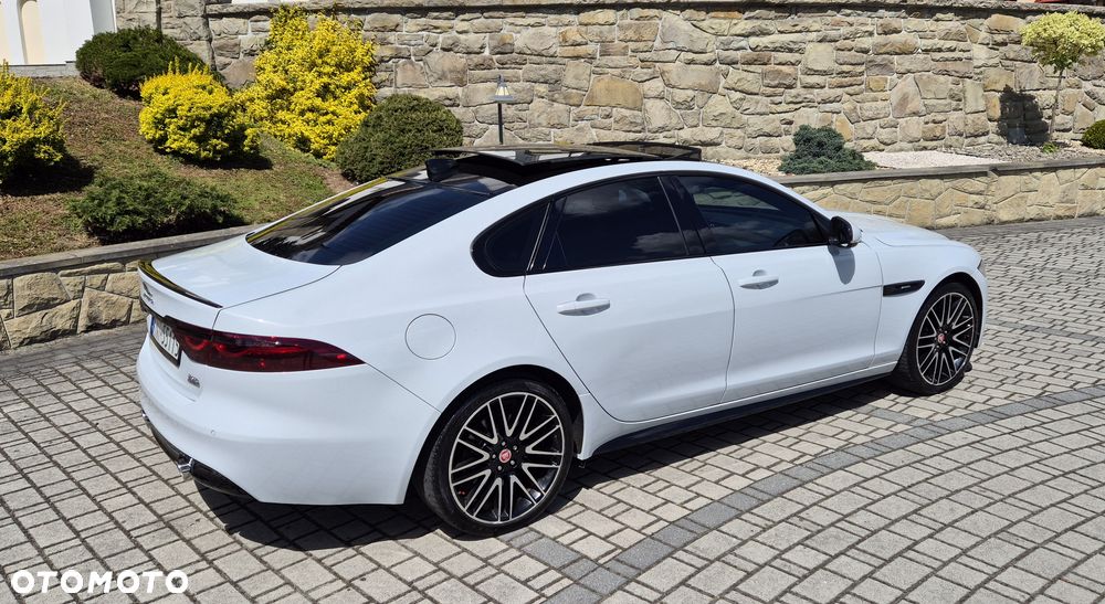 Jaguar XF 3.0 V6 AWD R-Sport - 11