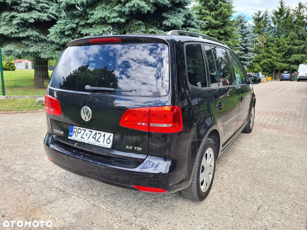 Volkswagen Touran - 12