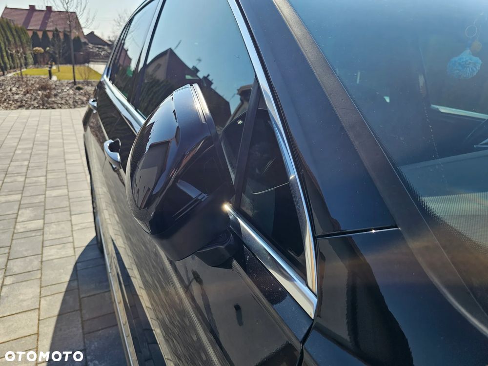 Volkswagen Tiguan - 11