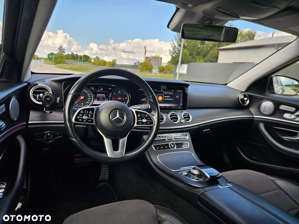 Mercedes-Benz Klasa E 220 d 4-Matic Business Edition 9G-TRONIC - 9