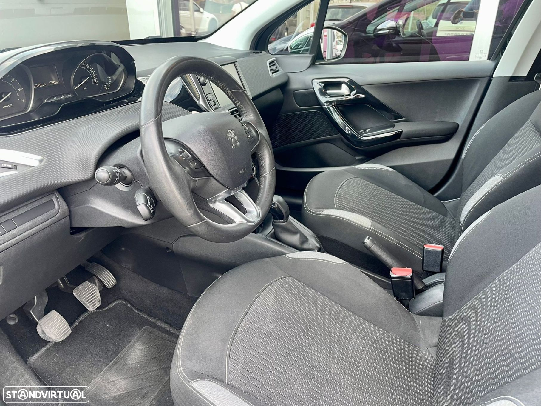 Peugeot 208 1.2 PureTech Style - 9
