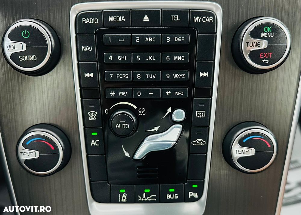 Volvo V60 D4 Geartronic Momentum - 24