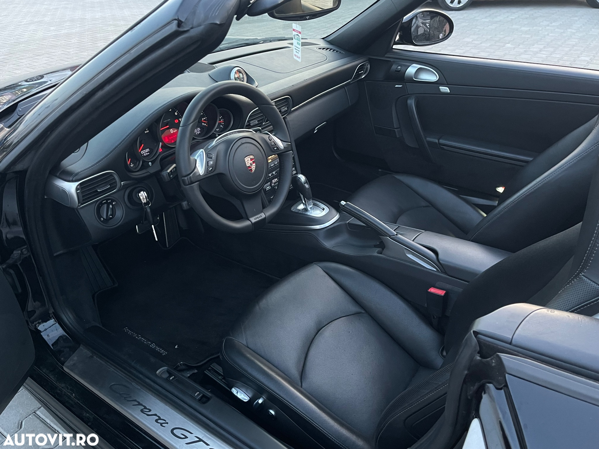 Porsche 911 Carrera 4 GTS PDK - 15