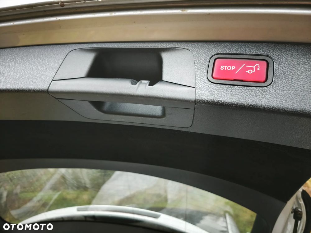 Mercedes-Benz Klasa E 220 d 4Matic 9G-TRONIC - 19