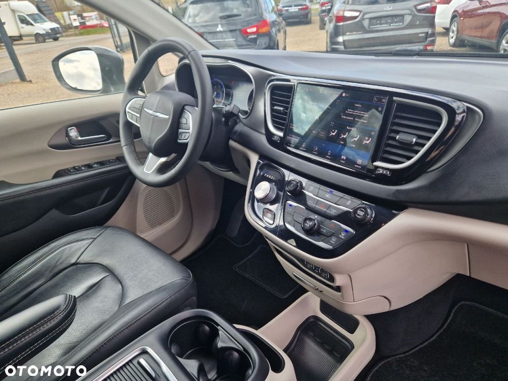 Chrysler Pacifica - 24