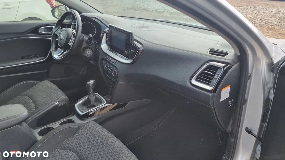 Kia Ceed 1.6 CRDi (48V Mild-Hybrid) Spirit - 18