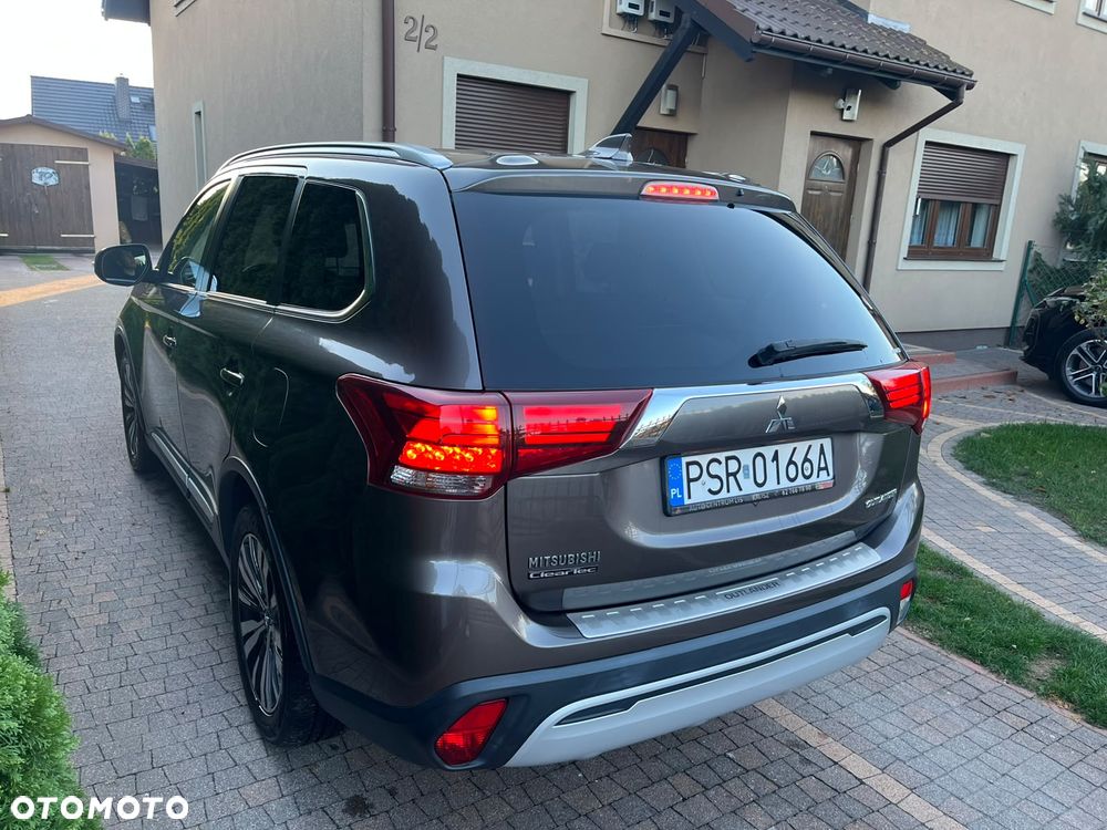 Mitsubishi Outlander - 4