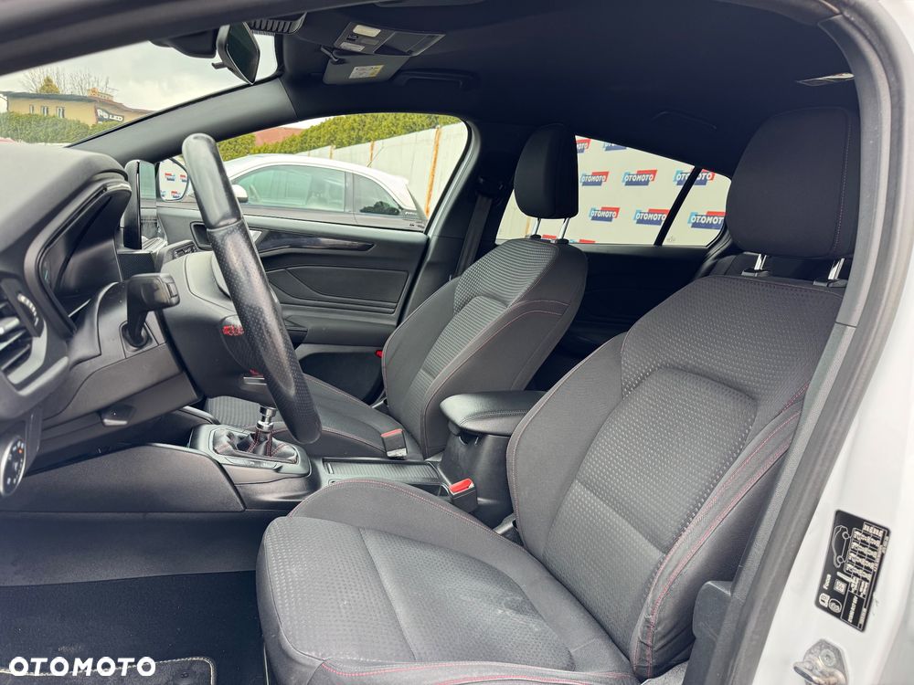 Ford Focus 1.5 EcoBlue Start-Stopp-System ST-LINE DESIGN - 18