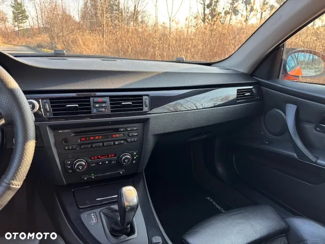 BMW Seria 3 325i Coupe - 25
