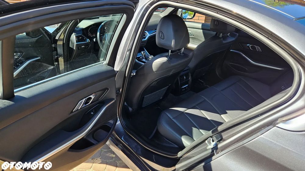 BMW Seria 3 330i xDrive M Sport sport - 25