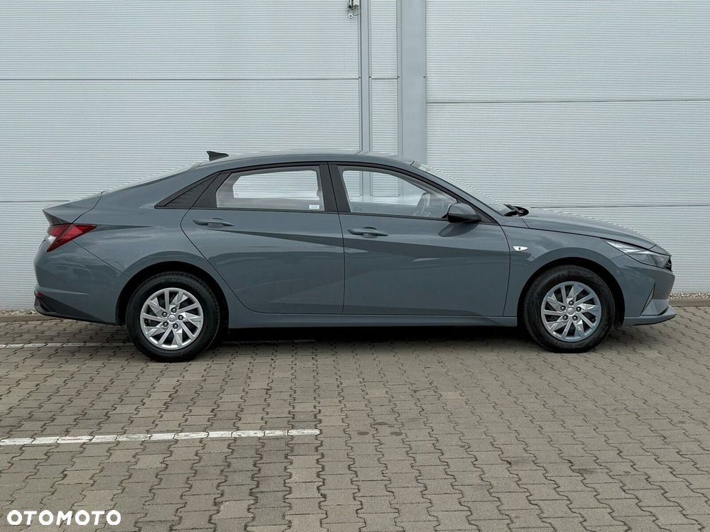Hyundai Elantra 1.6 Modern CVT - 6