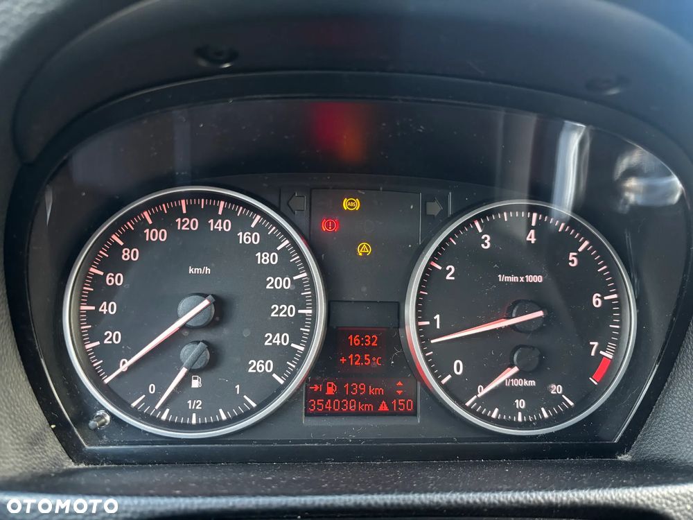 BMW 3 Series 2010 photo 2