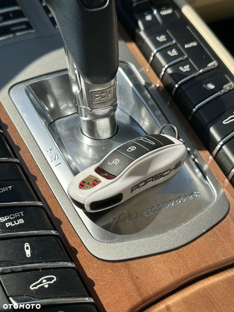 Porsche Panamera Turbo PDK - 38