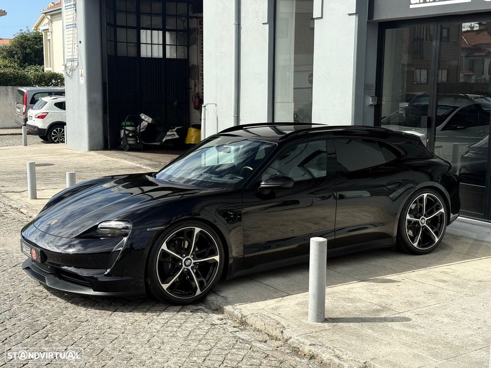 Porsche Taycan Cross Turismo 4 - 5